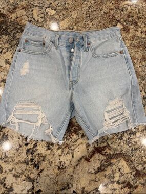 Light Wash Levi Bermuda shorts